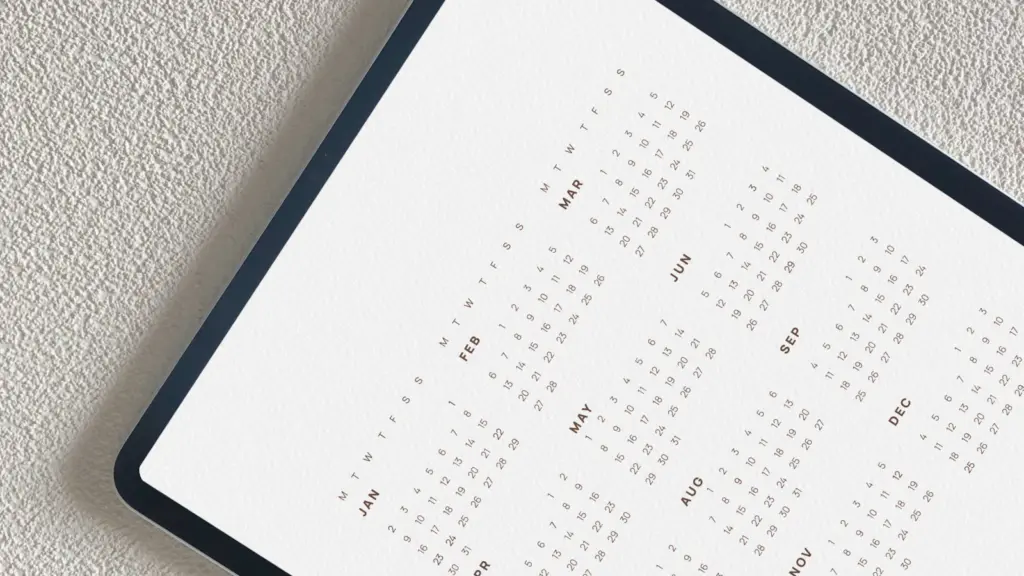 Tablet mit Kalender als Symbol für mobile Terminplanung im Hundesalon
