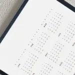 Tablet mit Kalender als Symbol für mobile Terminplanung im Hundesalon